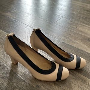 Stuart Weitzman pump heels size 9